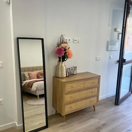 Bright & Modern - Rose Y Maya