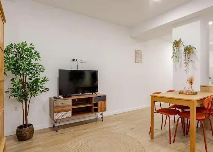 Bright&modern - Rose Y Maya Valencia